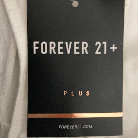 Cute white Crop Top Long sleeve🤍 - Picture 3 of 3